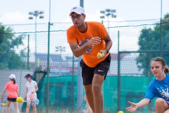 Teniszedző (tenisz, padel)