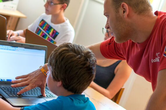 Informatikatanár (programozás, robotika)